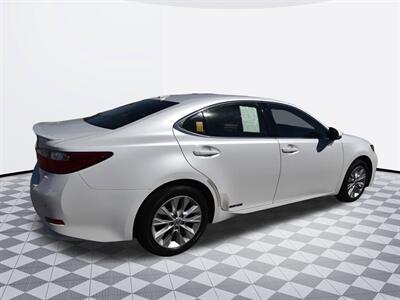 2013 Lexus ES 300h Hybrid   - Photo 4 - Midway City, CA 92655