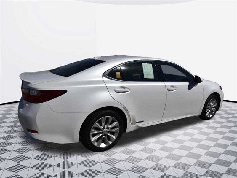 2013 Lexus ES 300h Hybrid   - Photo 4 - Midway City, CA 92655