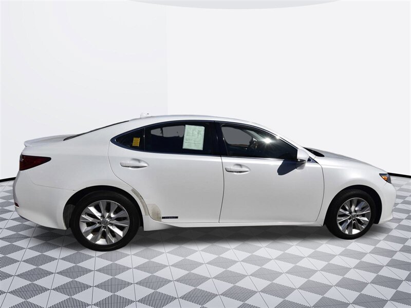 2013 Lexus ES 300h Hybrid   - Photo 5 - Midway City, CA 92655