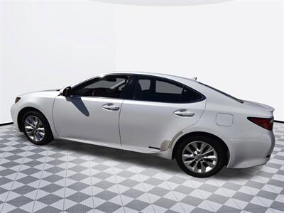 2013 Lexus ES 300h Hybrid   - Photo 3 - Midway City, CA 92655