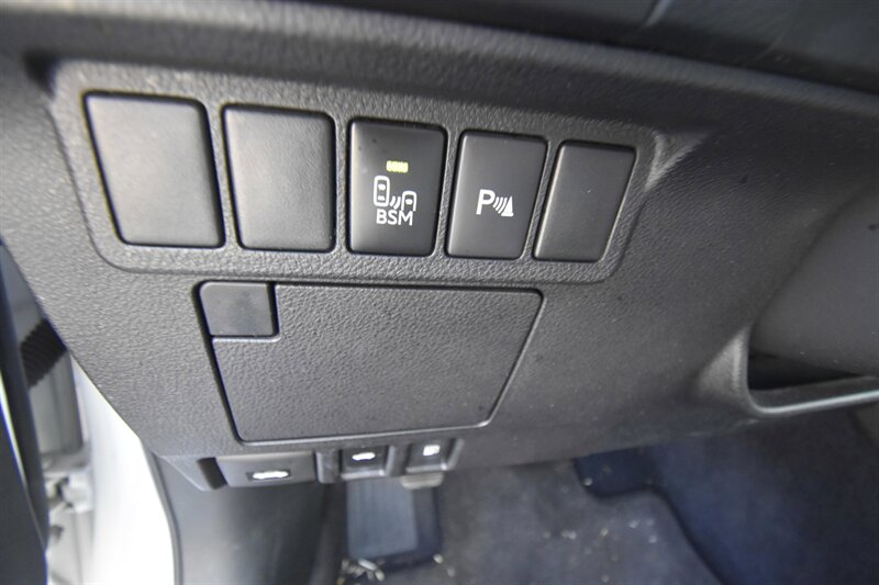 2013 Lexus ES 300h Hybrid   - Photo 12 - Midway City, CA 92655