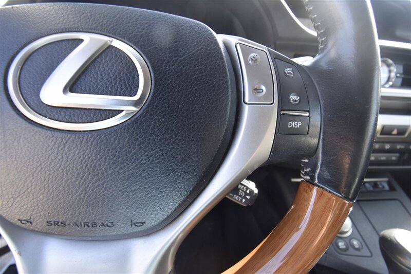 2013 Lexus ES 300h Hybrid   - Photo 17 - Midway City, CA 92655