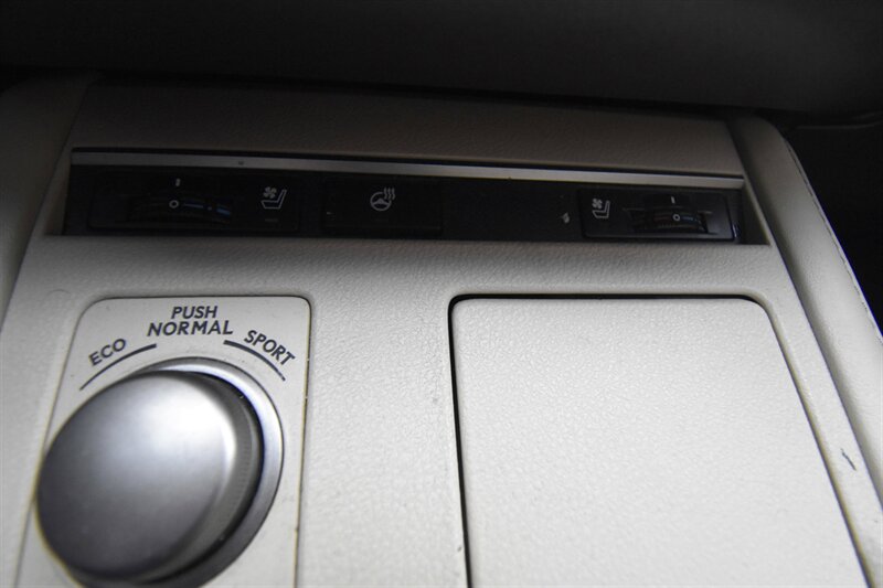 2018 Lexus ES 300h ES 300h - Photo 16 - Midway City, CA 92655