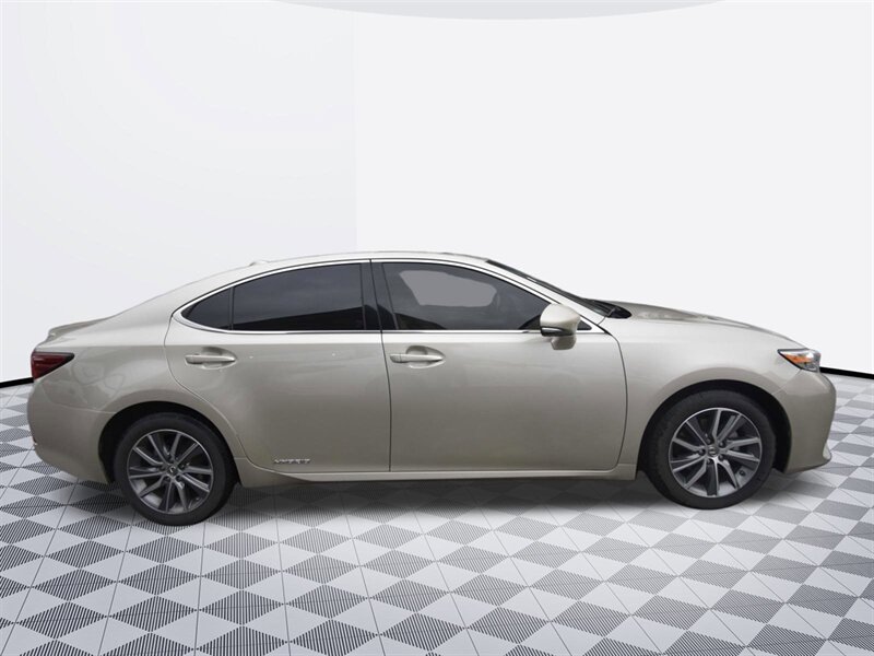 2018 Lexus ES 300h ES 300h - Photo 6 - Midway City, CA 92655