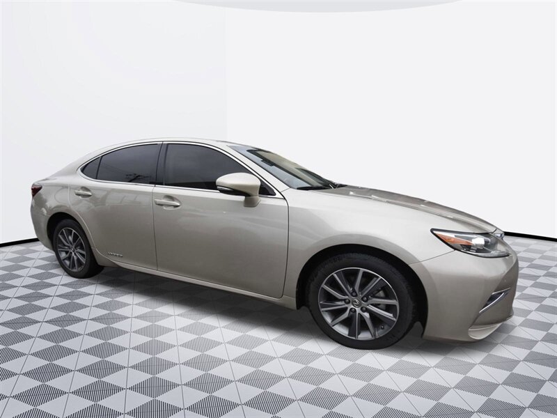 2018 Lexus ES 300h ES 300h - Photo 4 - Midway City, CA 92655