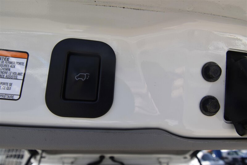 2015 Toyota Sienna SE Premium 8-Passenger   - Photo 25 - Midway City, CA 92655