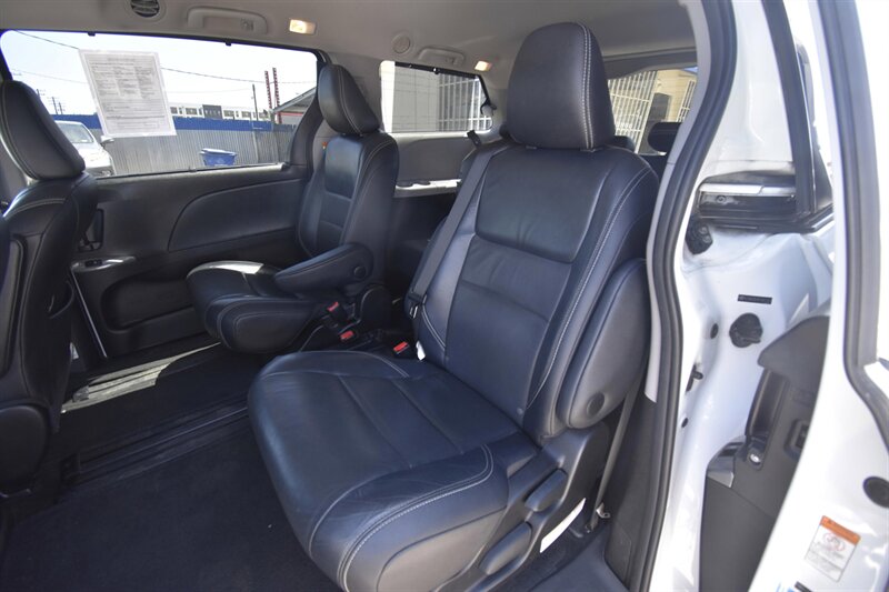 2015 Toyota Sienna SE Premium 8-Passenger   - Photo 7 - Midway City, CA 92655