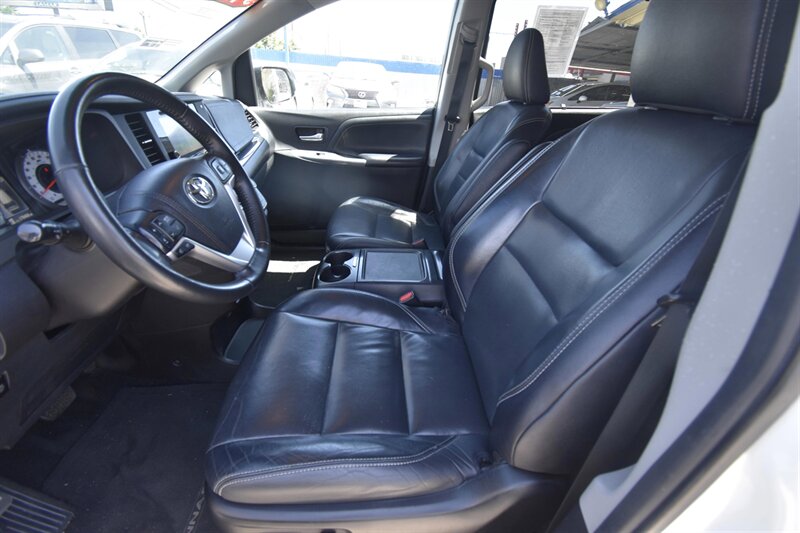 2015 Toyota Sienna SE Premium 8-Passenger   - Photo 2 - Midway City, CA 92655