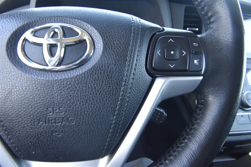 2015 Toyota Sienna SE Premium 8-Passenger   - Photo 16 - Midway City, CA 92655