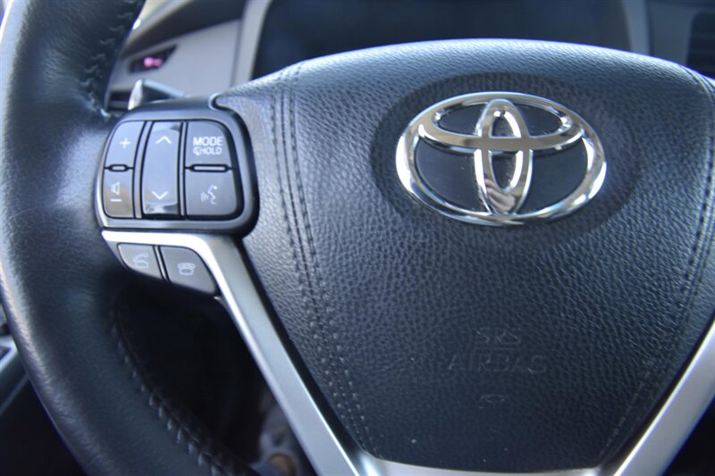 2015 Toyota Sienna SE Premium 8-Passenger   - Photo 15 - Midway City, CA 92655