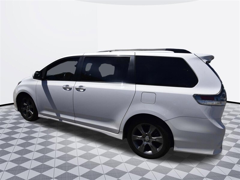 2015 Toyota Sienna SE Premium 8-Passenger   - Photo 4 - Midway City, CA 92655