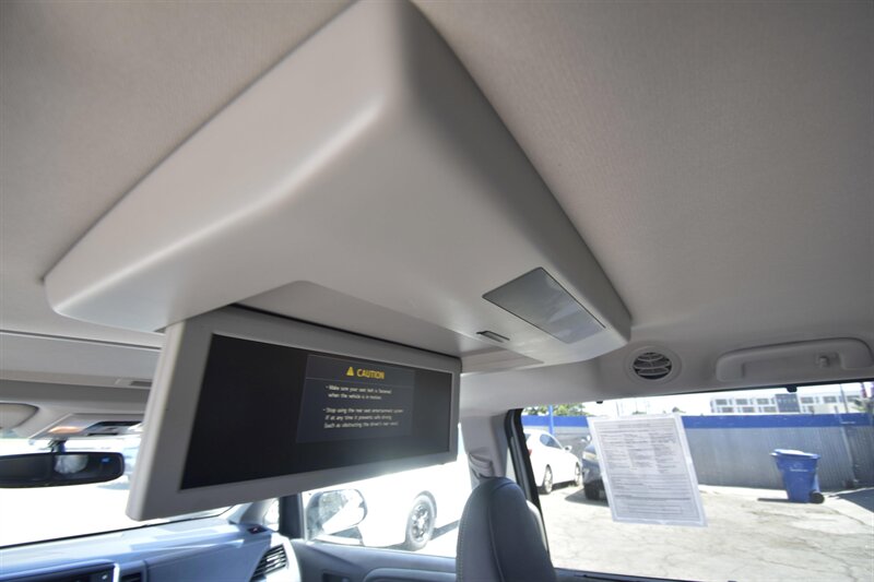 2015 Toyota Sienna SE Premium 8-Passenger   - Photo 12 - Midway City, CA 92655