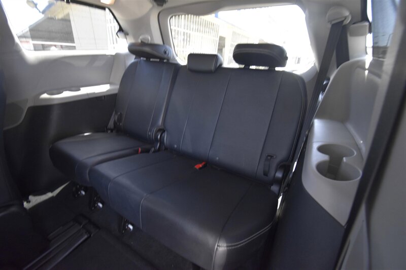 2015 Toyota Sienna SE Premium 8-Passenger   - Photo 8 - Midway City, CA 92655