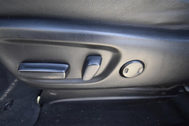 2015 Toyota Sienna SE Premium 8-Passenger   - Photo 13 - Midway City, CA 92655