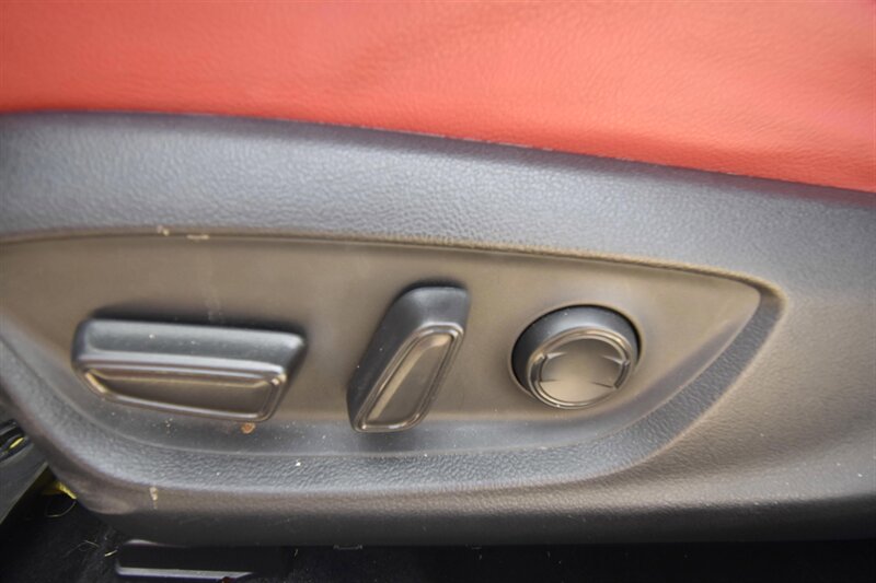 2020 Toyota Camry XSE   - Photo 16 - Midway City, CA 92655