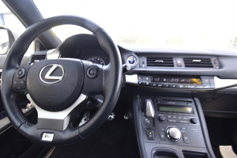 2016 Lexus CT 200h Hybrid   - Photo 12 - Midway City, CA 92655