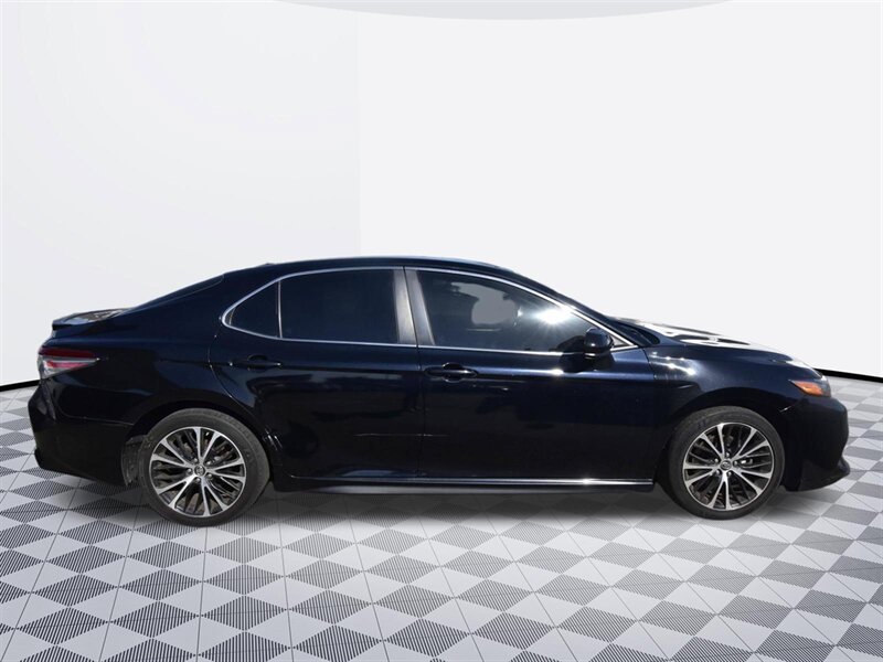 2019 Toyota Camry SE - Photo 6 - Midway City, CA 92655
