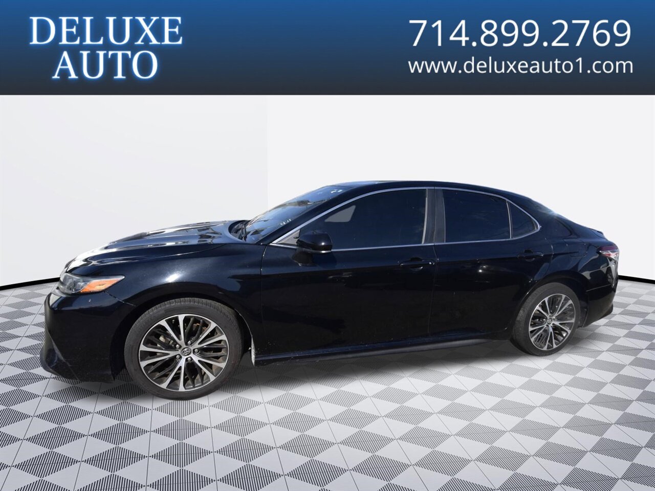 2019 Toyota Camry SE   - Photo 1 - Midway City, CA 92655