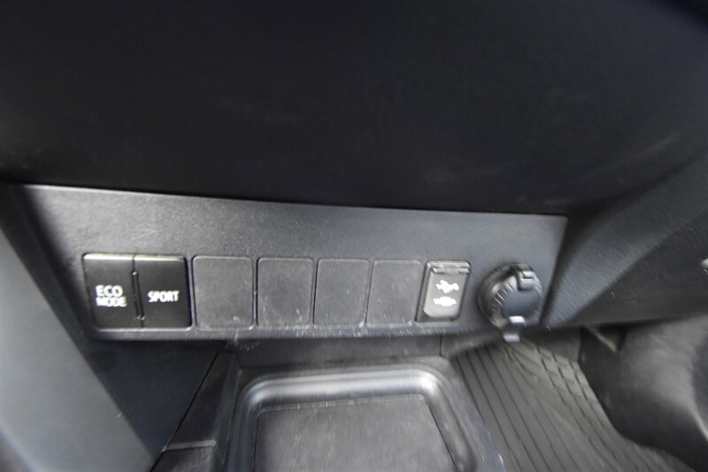 2017 Toyota RAV4 XLE   - Photo 10 - Midway City, CA 92655