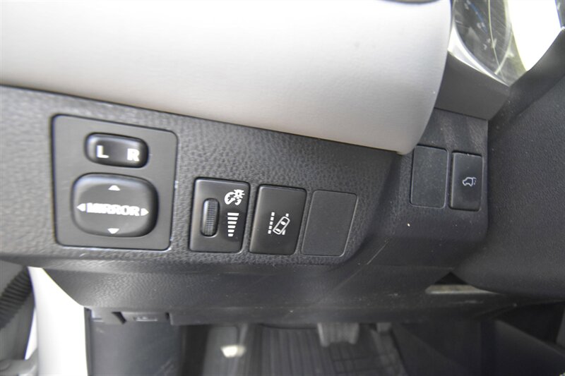 2017 Toyota RAV4 XLE   - Photo 12 - Midway City, CA 92655