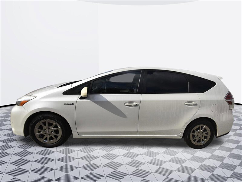 2013 Toyota Prius v Three   - Photo 3 - Midway City, CA 92655