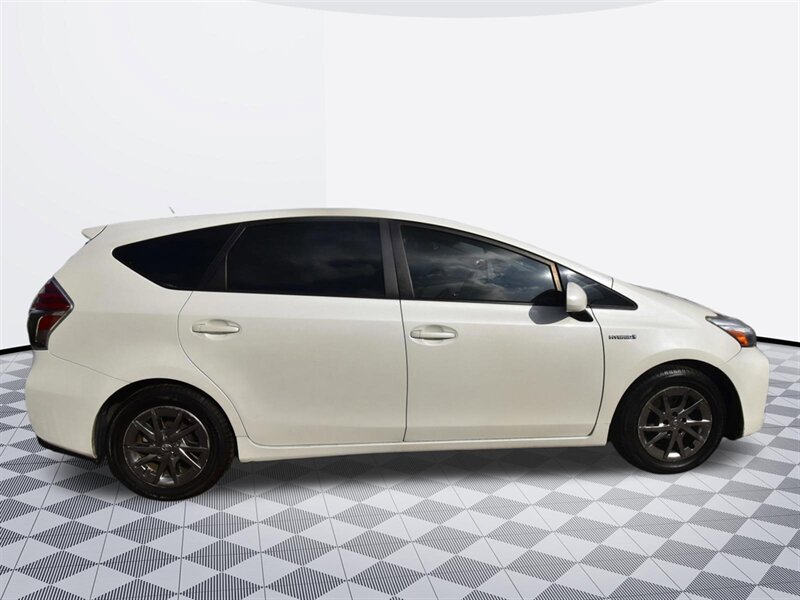 2013 Toyota Prius v Three   - Photo 6 - Midway City, CA 92655