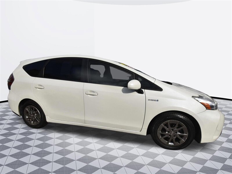 2013 Toyota Prius v Three   - Photo 4 - Midway City, CA 92655