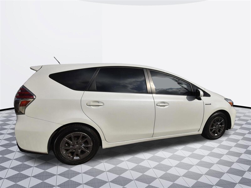 2013 Toyota Prius v Three   - Photo 5 - Midway City, CA 92655