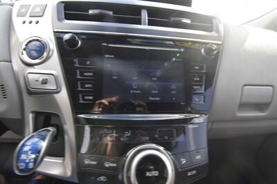 2013 Toyota Prius v Three   - Photo 10 - Midway City, CA 92655