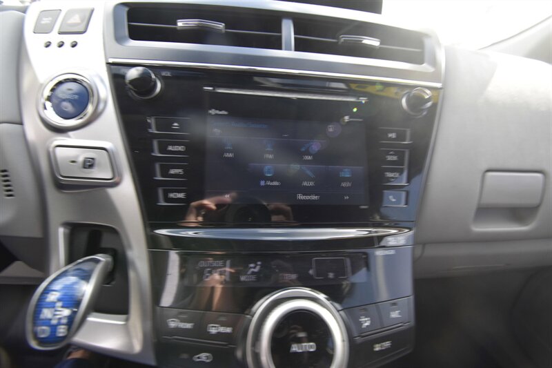 2013 Toyota Prius v Three   - Photo 10 - Midway City, CA 92655