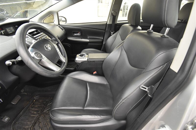 2015 Toyota Prius v Five   - Photo 9 - Midway City, CA 92655