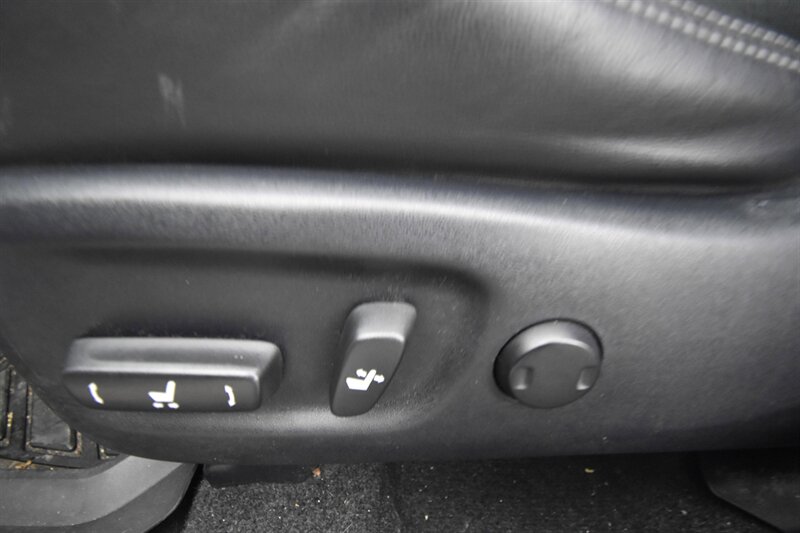 2015 Toyota Prius v Five   - Photo 10 - Midway City, CA 92655