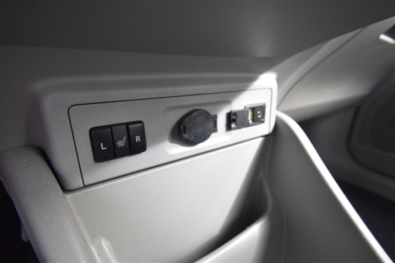 2017 Toyota Prius v Five*NAVIGATION*PANOROMA ROOF   - Photo 7 - Midway City, CA 92655