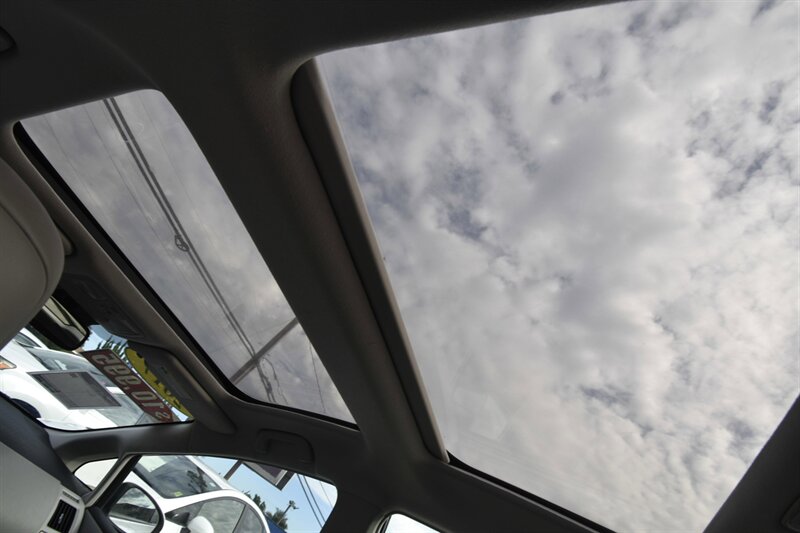 2017 Toyota Prius v Five*NAVIGATION*PANOROMA ROOF   - Photo 17 - Midway City, CA 92655