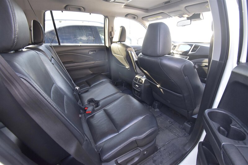 2017 Honda Pilot Touring   - Photo 11 - Midway City, CA 92655