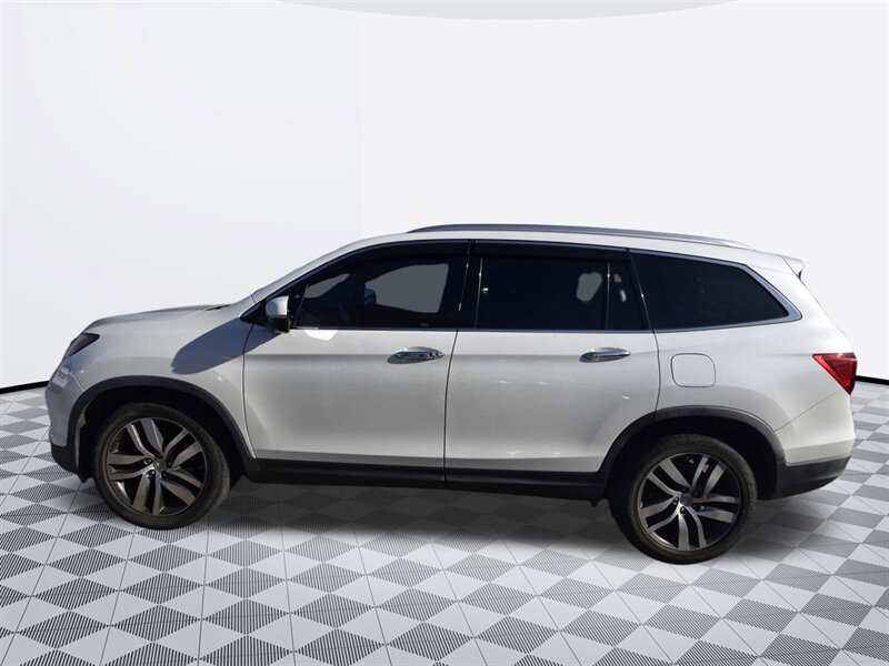 2017 Honda Pilot Touring   - Photo 4 - Midway City, CA 92655