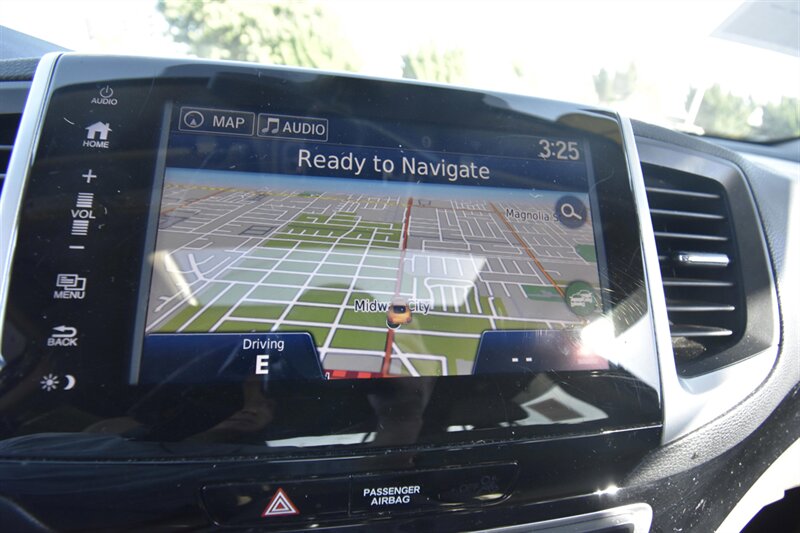 2017 Honda Pilot Touring   - Photo 9 - Midway City, CA 92655