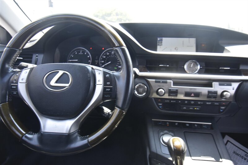2014 Lexus ES 350 NAVIGATION*PANOROMA ROOF   - Photo 8 - Midway City, CA 92655