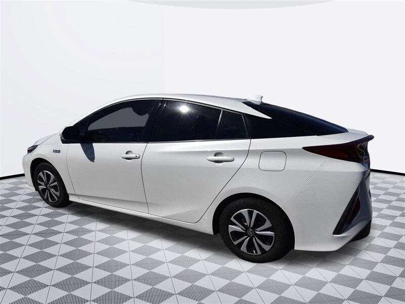 2017 Toyota Prius Prime Premium   - Photo 3 - Midway City, CA 92655