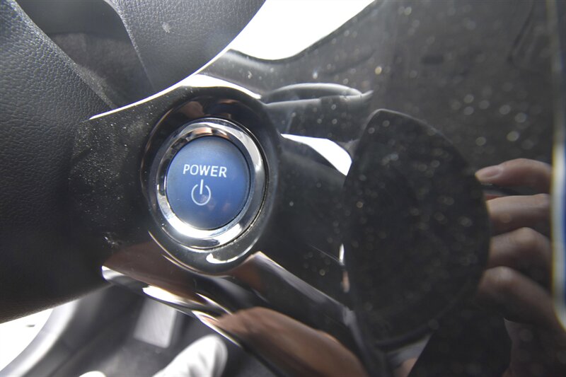 2022 Toyota Prius Nightshade   - Photo 9 - Midway City, CA 92655