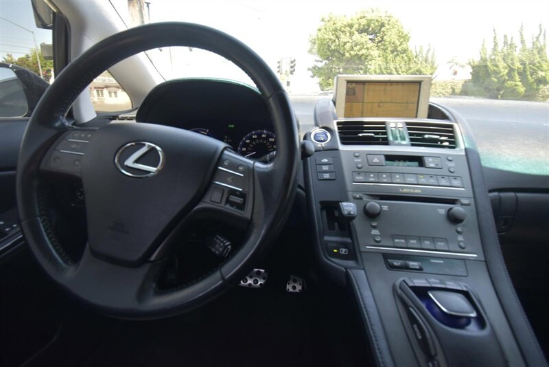 2010 Lexus HS 250h   - Photo 10 - Midway City, CA 92655