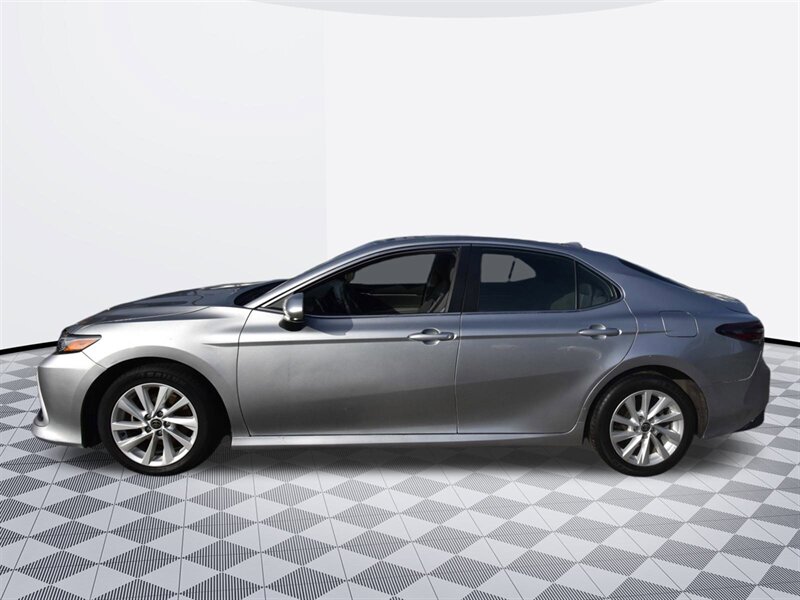 2022 Toyota Camry LE   - Photo 4 - Midway City, CA 92655