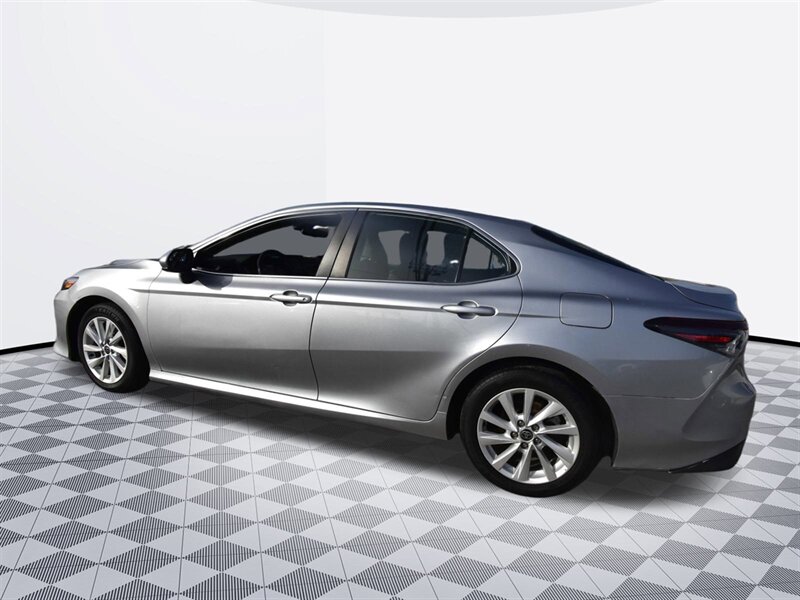 2022 Toyota Camry LE   - Photo 6 - Midway City, CA 92655