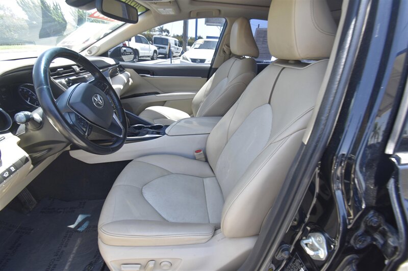 2020 Toyota Camry XLE   - Photo 2 - Midway City, CA 92655
