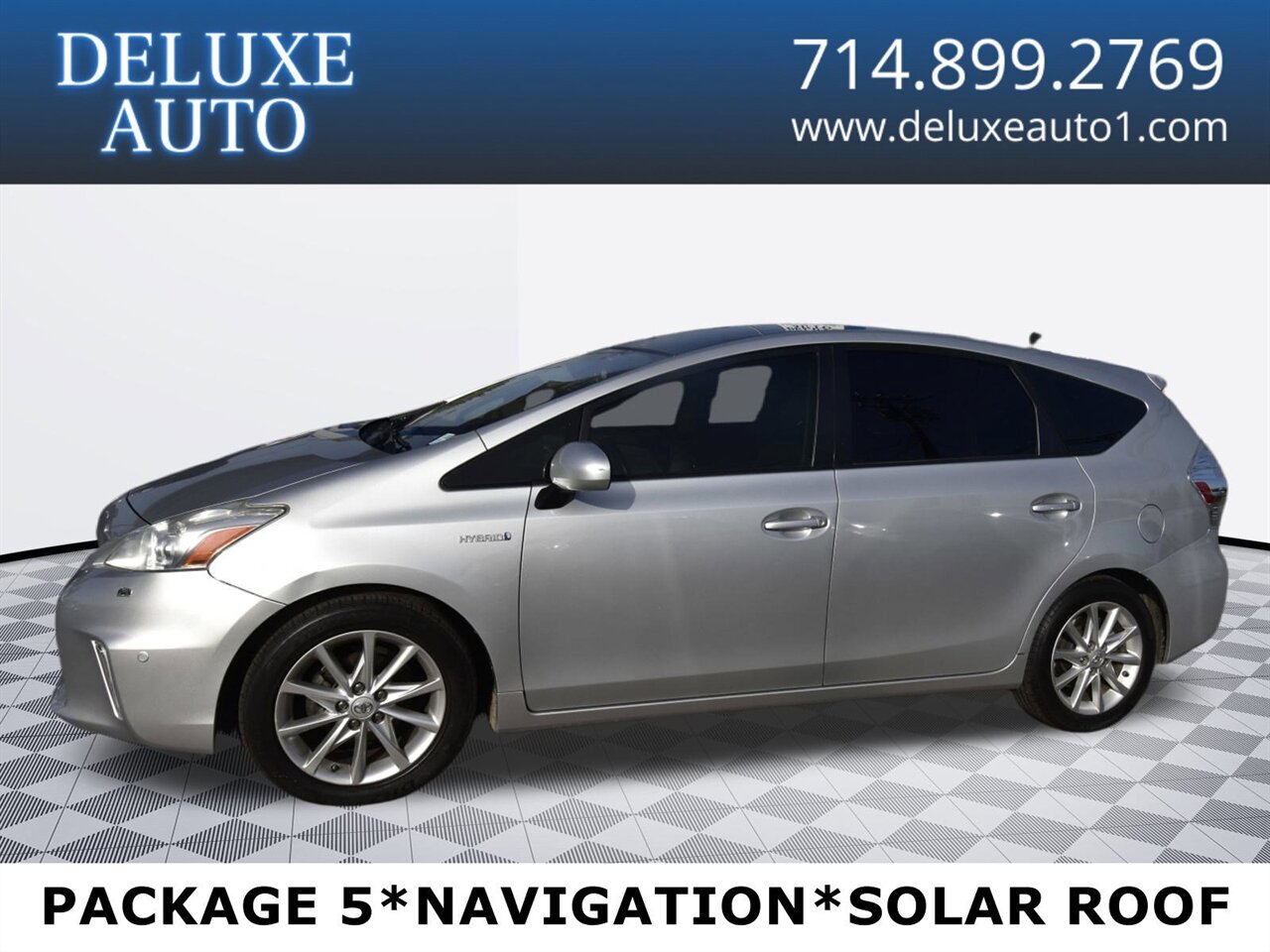 2014 Toyota Prius v Five's photo