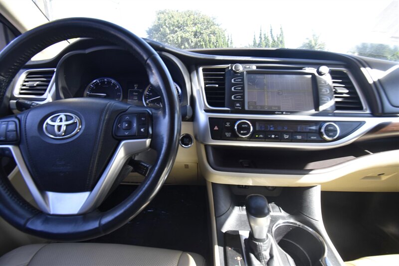 2015 Toyota Highlander Limited   - Photo 9 - Midway City, CA 92655