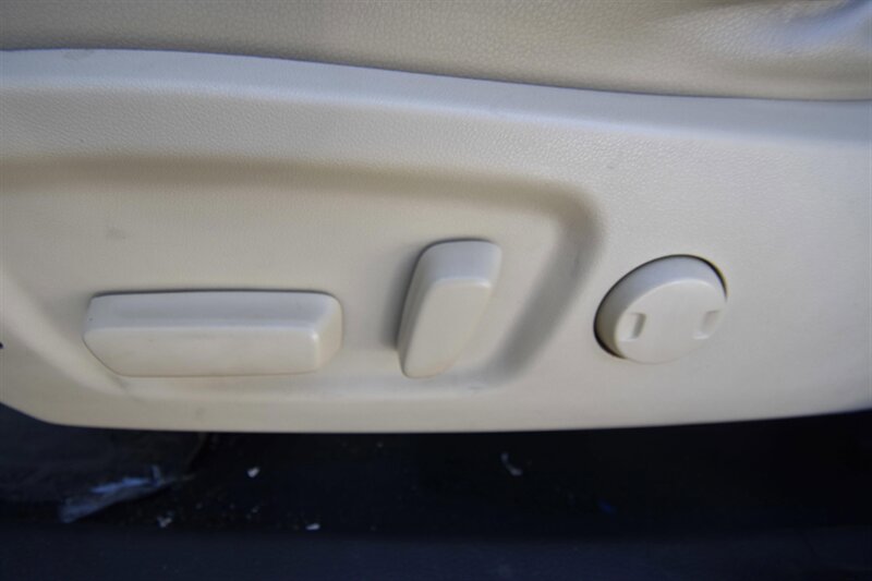 2015 Toyota Highlander Limited   - Photo 18 - Midway City, CA 92655