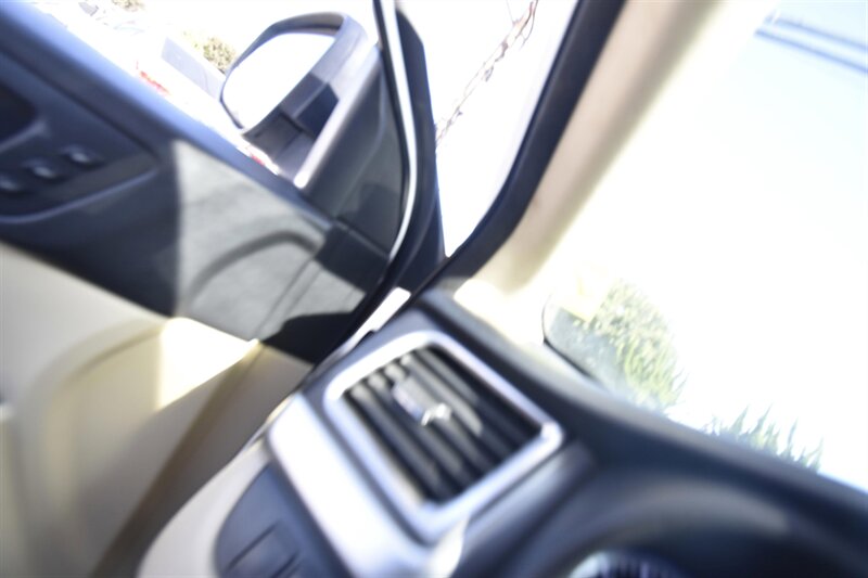 2015 Toyota Highlander Limited   - Photo 16 - Midway City, CA 92655