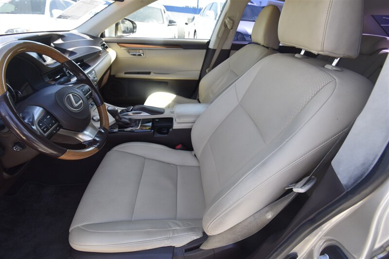 2018 Lexus ES 300h ES 300h   - Photo 24 - Midway City, CA 92655