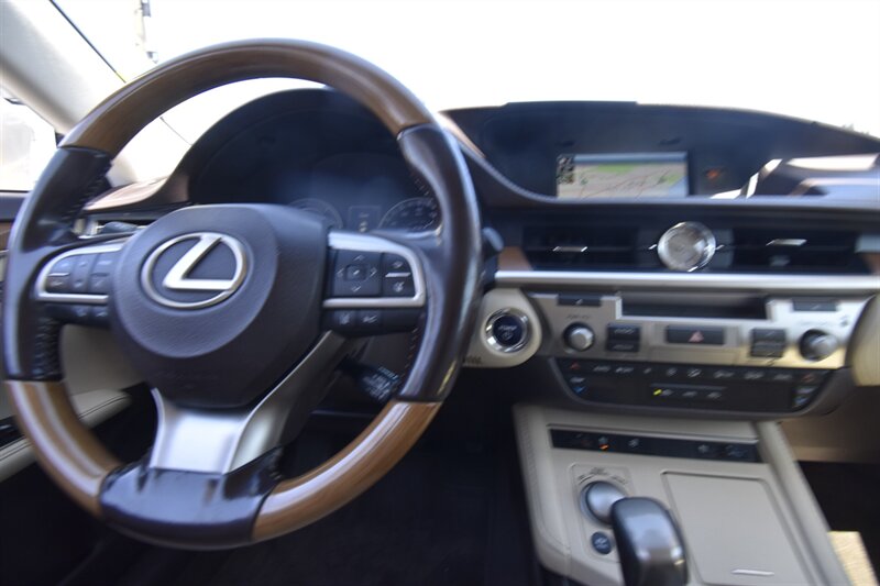 2018 Lexus ES 300h ES 300h   - Photo 23 - Midway City, CA 92655